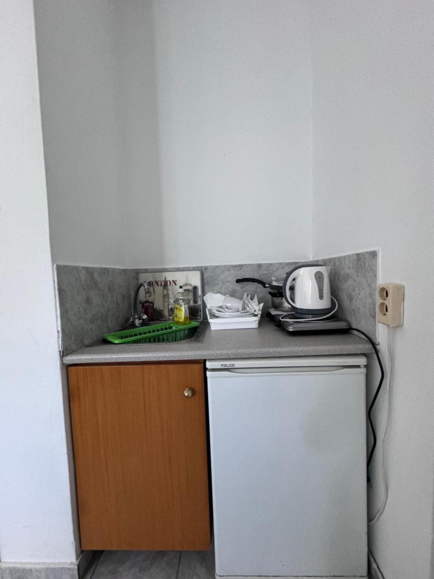 艳阳一室公寓酒店 法里拉基 外观 照片